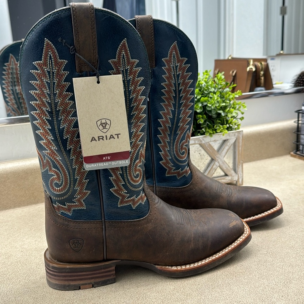 NEW Men’s ARIAT BOOTS size 8.0/D